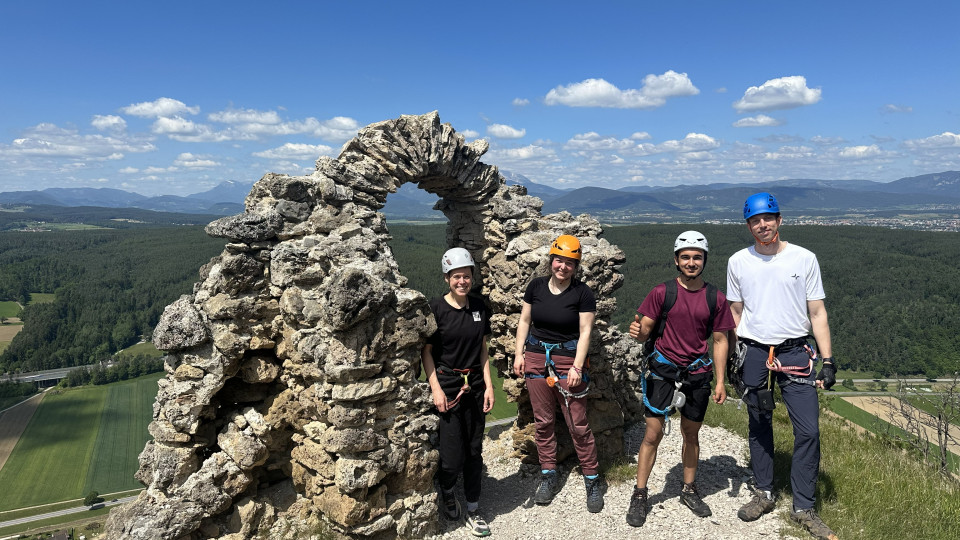 Unsere gut gelaunte Klettersteig-Gruppe nach dem geschafften Aufstieg!